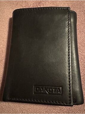 Dakota Black Leather Trifold Wallet